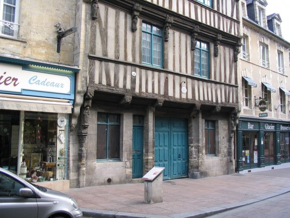 Arromanches Bayeux Caen (9)
